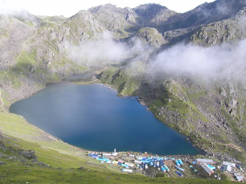 Trekkers above the Gosainkunda lakes