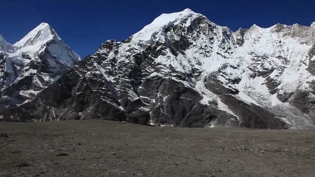 Makalu massif seen on the Makalu Base Camp trek
