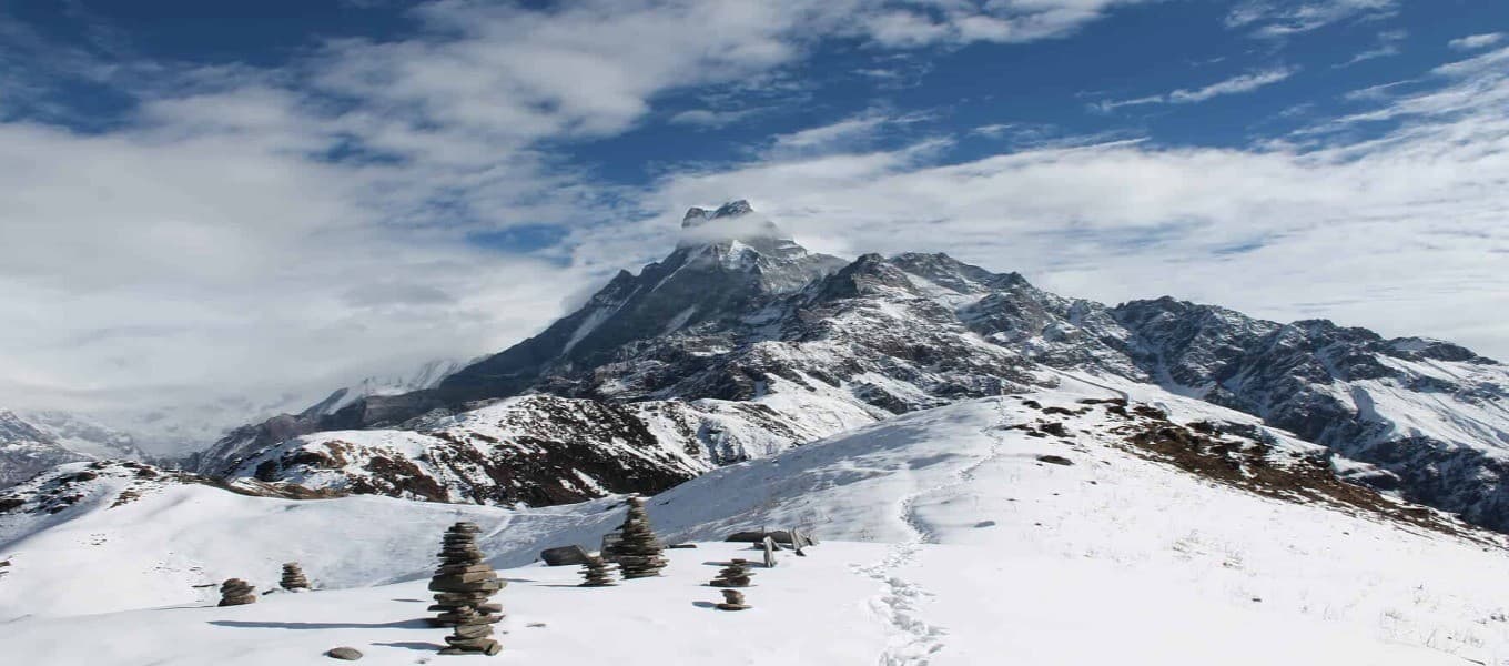 Mardi Himal ridge trail with Machhapuchhre behind